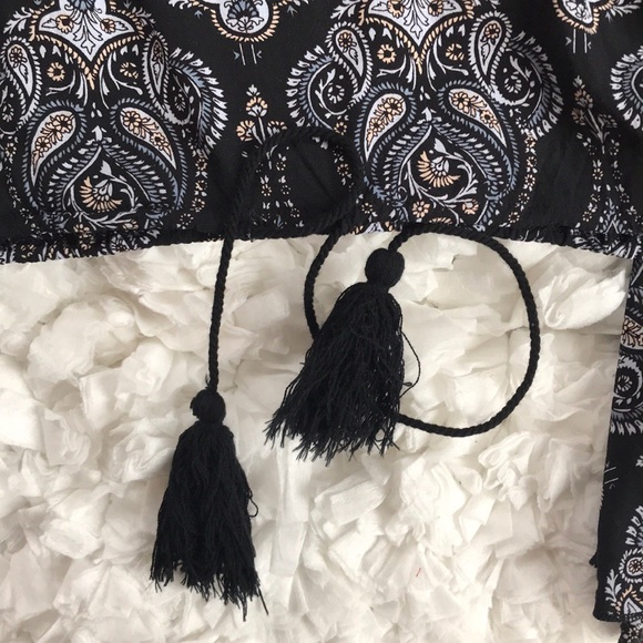 Kendall & Kylie Bell Sleeve Top - Picture 5 of 7